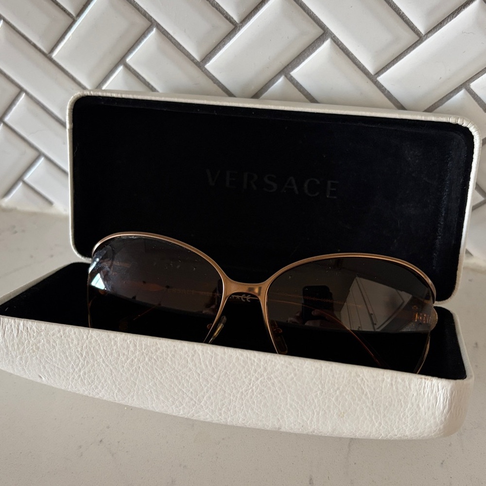 Versace Women's Sunglasses model 2137 - Picture 7 of 7
